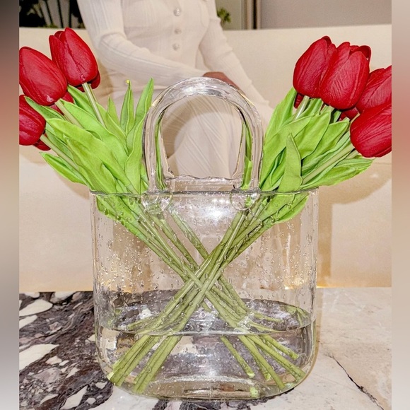 Original Olivia Glass Handbag Vase
Hand-blown Artisan Piece - Picture 8 of 13